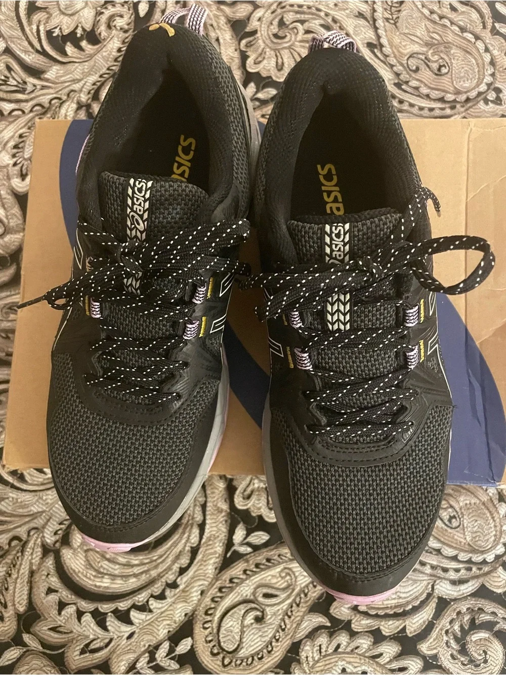 ASICS Gel Venture 8 Women’s Running Shoes Gray and Purple Accents